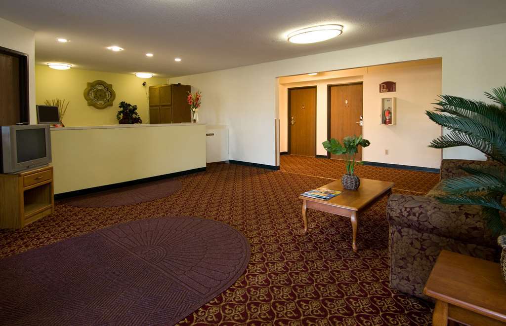 Rodeway Inn Брейнерд Интерьер фото