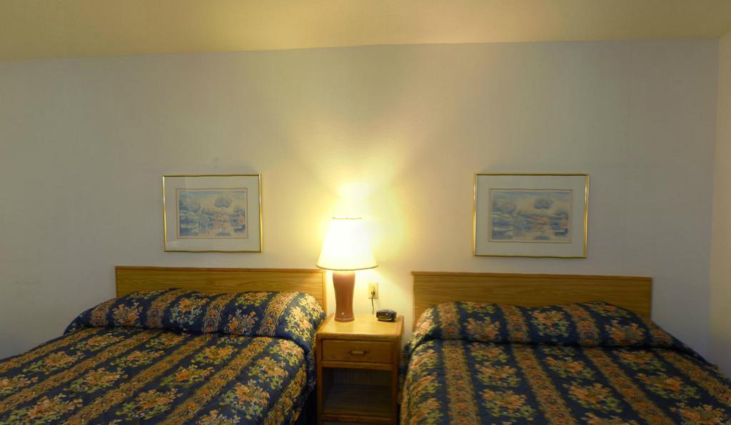 Rodeway Inn Брейнерд Экстерьер фото