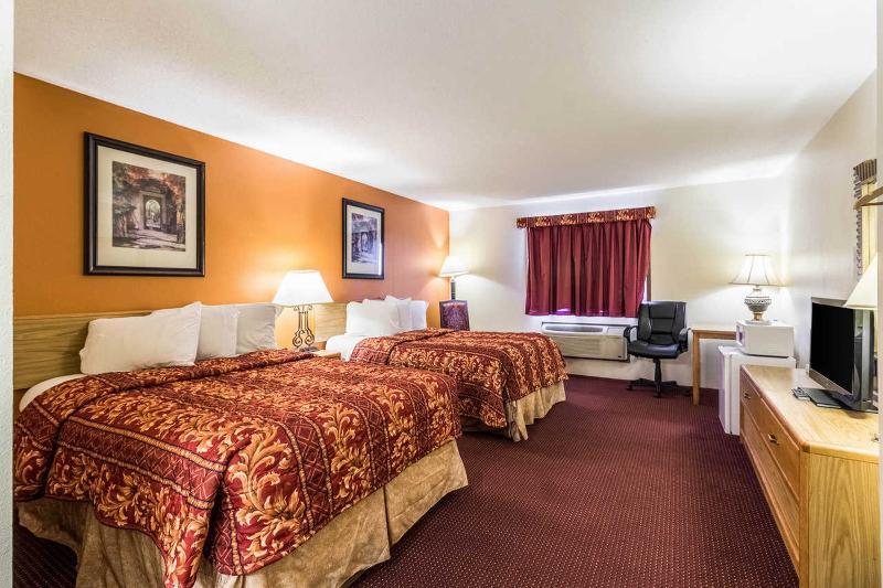 Rodeway Inn Брейнерд Экстерьер фото
